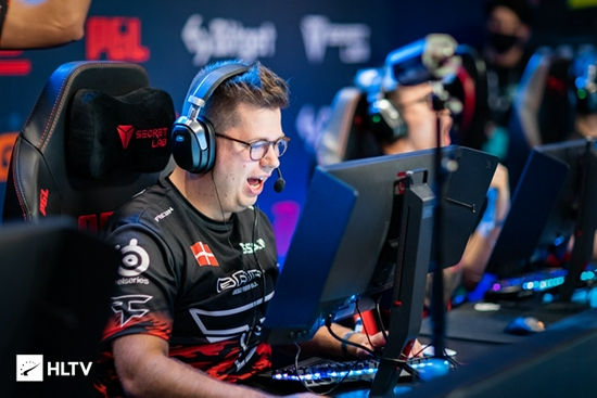 拳头公司接受菠菜公司合作引发LOL玩家担忧